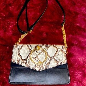 Cross body bag nwot.